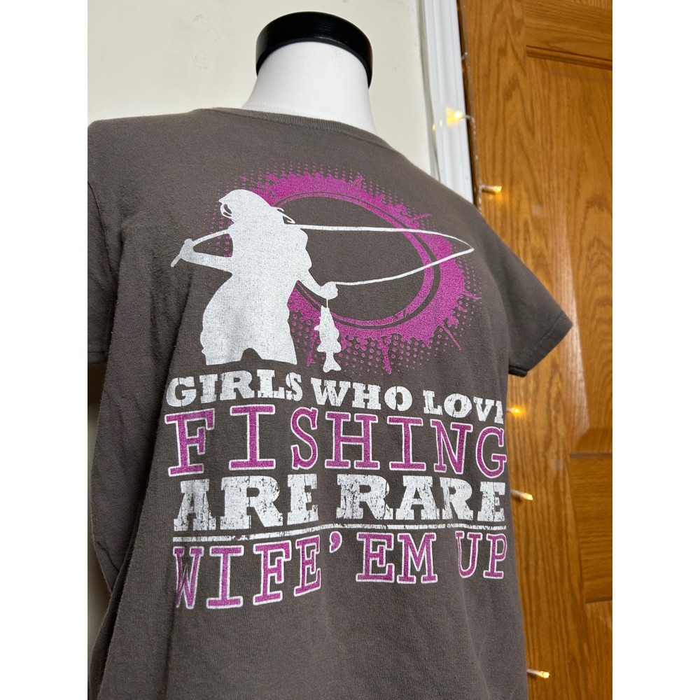 Girls Who Love Fishing Are Rare Wife Em Up Graphic Baby Tee T Shirt Womens Small - Picture 2 of 7